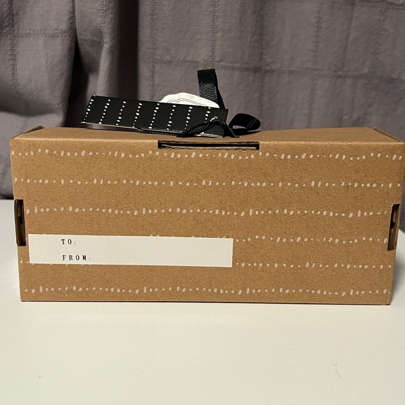 New Rae Dunn salt & pepper shakers - Picture 5 of 7